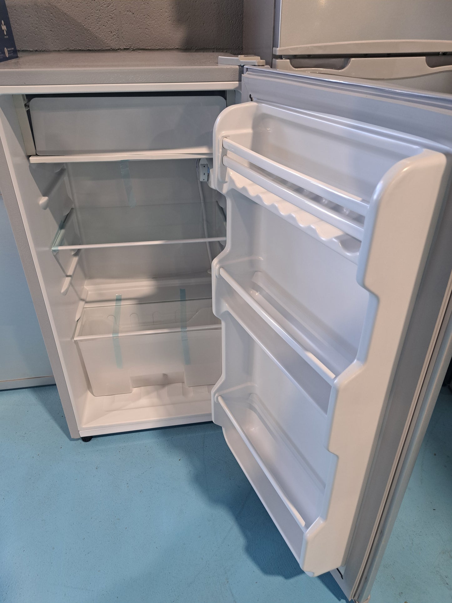 AQUACOOL  FRIDGE